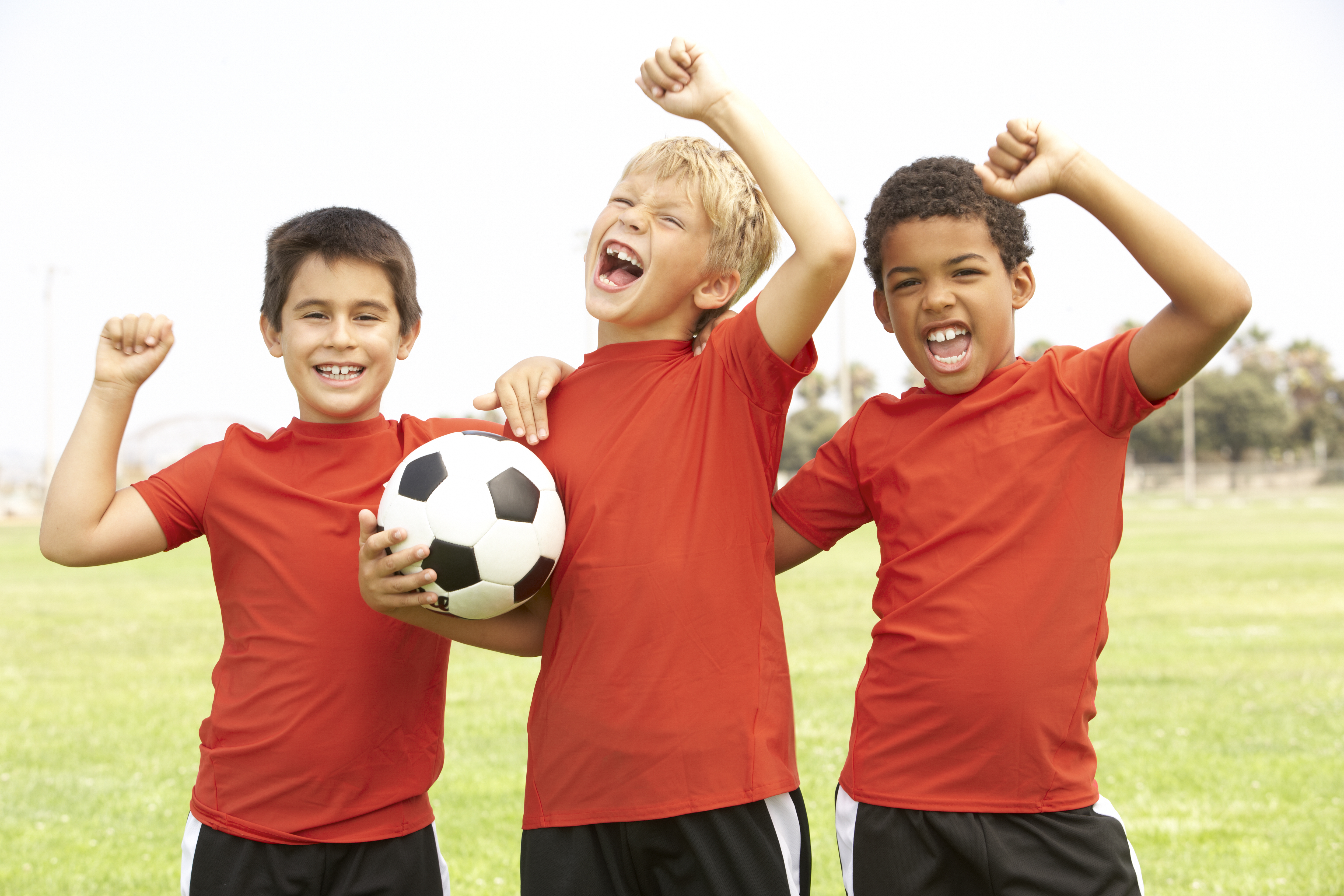 Extra activities. Дети играют в футбол. Детский футбол эмоции. Яркие эмоции дети футбол. Детские эмоции на футболе.