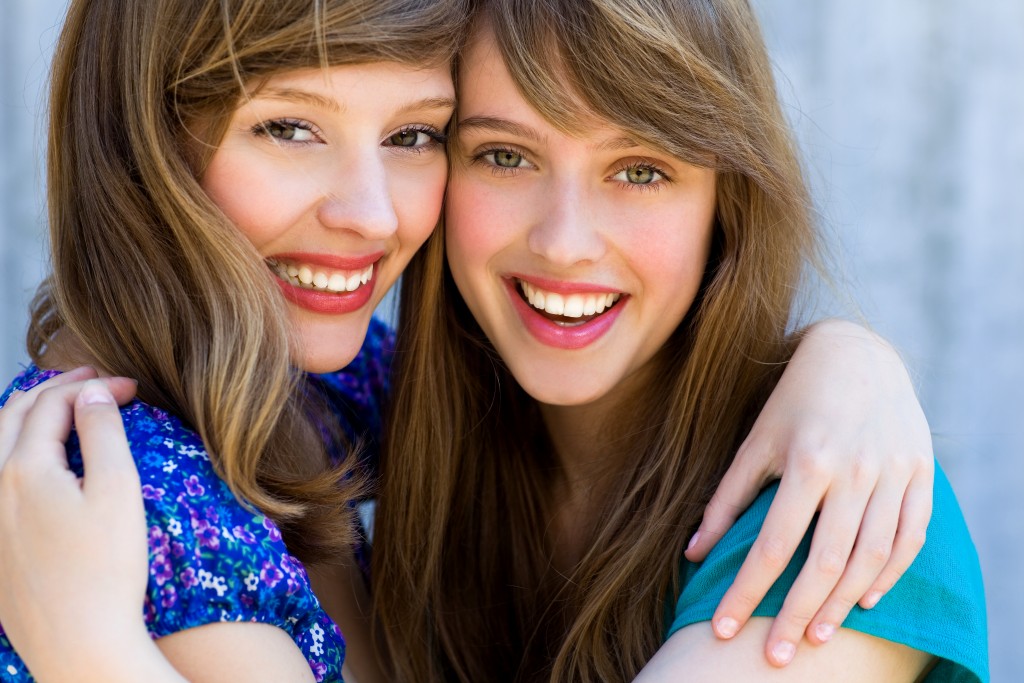 Cute girl friends. Девочки подруги. Две подружки. Девочки подружки. Красивые подруги.